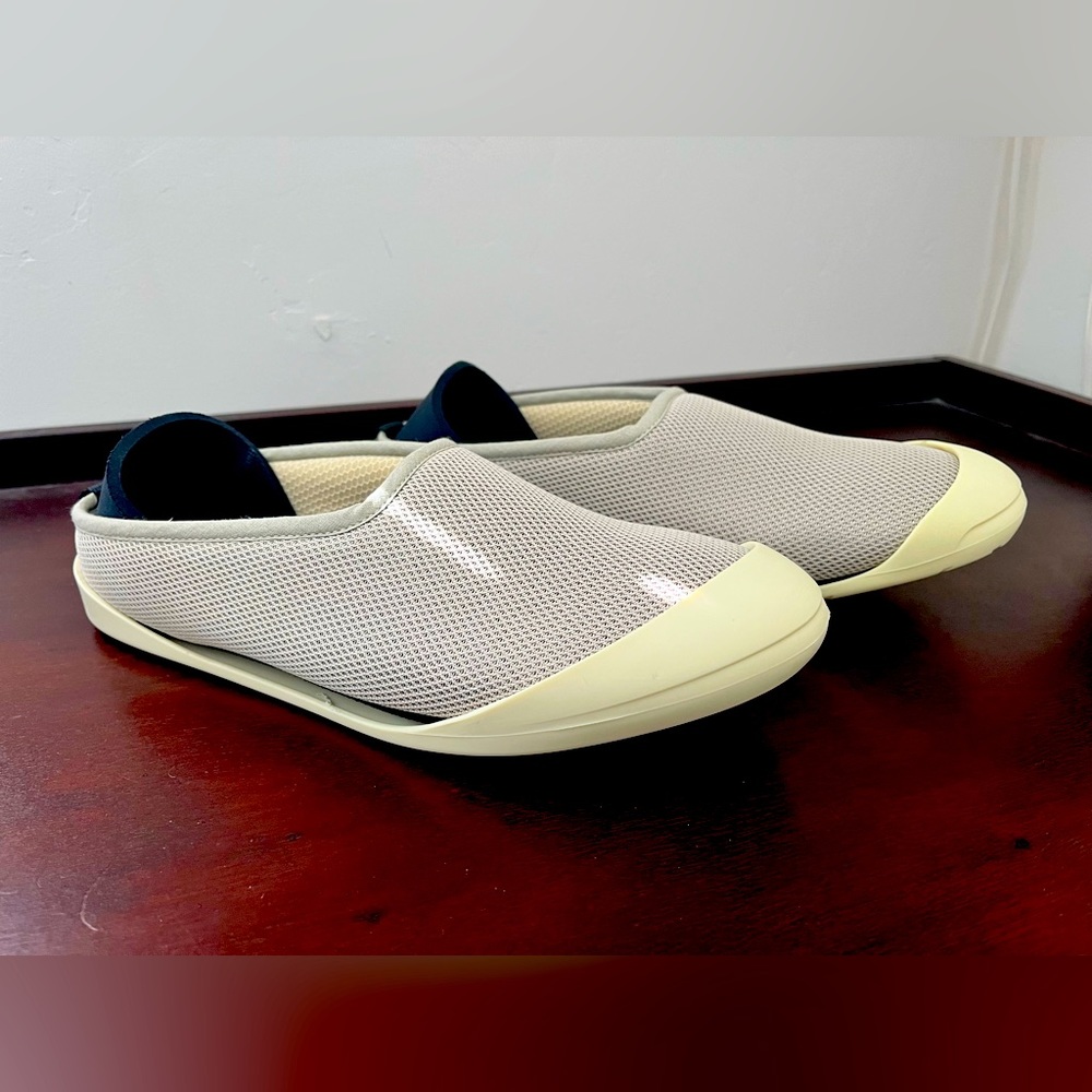 Mahaibs Indoor/Outdoor Slipper. Size 10. Never worn.